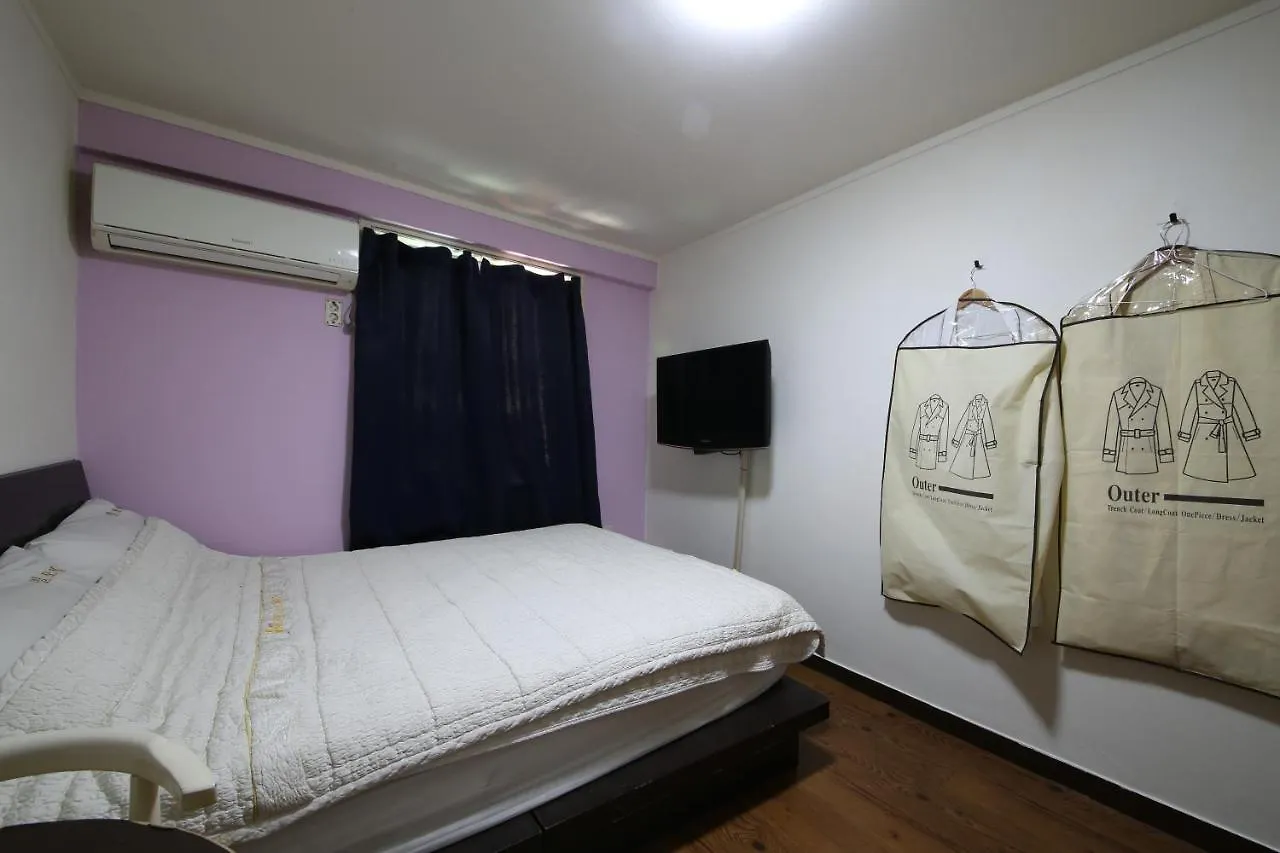 Feel Motel contacts